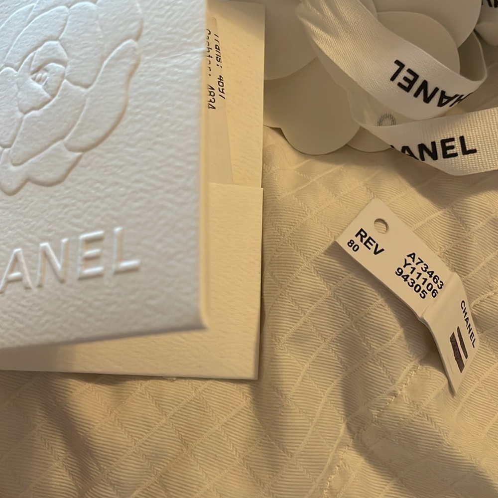 New!  2024 Chanel Calfskin Quilted Logo Belt - Picture 6 of 6